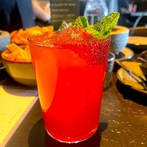 Meet your Posher, Tee